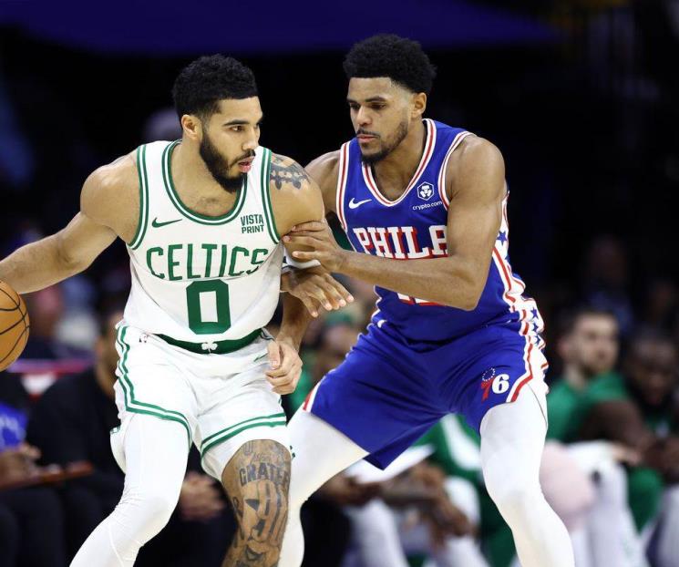 Ganan Celtics duelazo a Sixers y lideran el Este