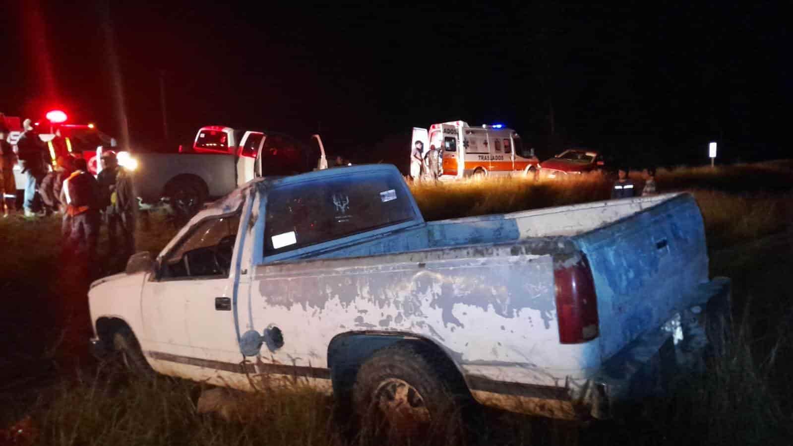 Una persona sin vida y cuatro lesionados, dejó la volcadura de una camioneta registrada la noche del miércoles, en la Autopista a Reynosa a la altura del municipio de China.