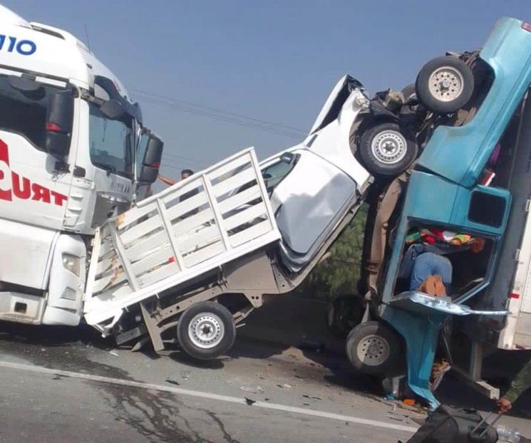 Sobreviven de milagro en carambola Sobreviven de milagro en carambola