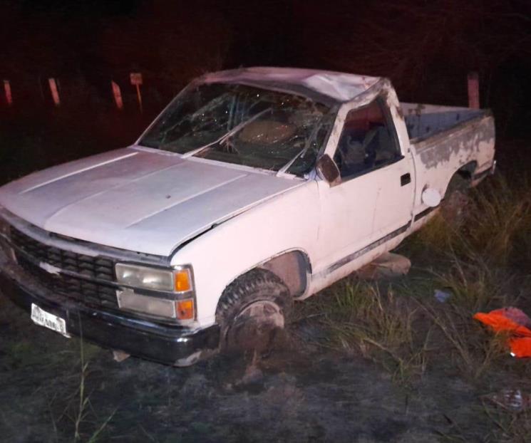 Deja volcadura en Autopista a Reynosa un muerto y 4 heridos