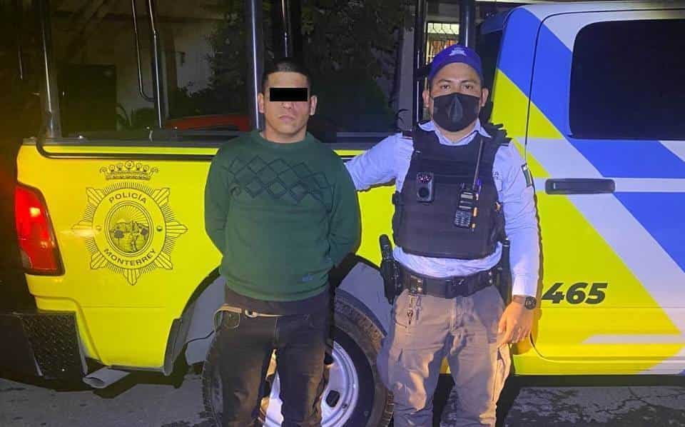 Tras ser acusado de presuntamente golpear a su hermana, porque su sobrino no quería comer, un hombre fue detenido por oficiales de la Policía de Monterrey, al norponiente de la ciudad.