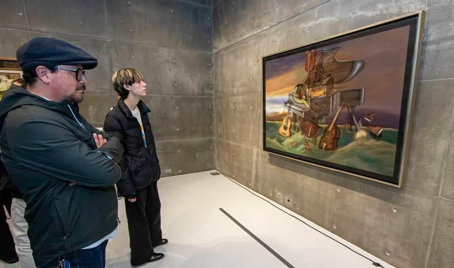 Abre exposición diálogo entre arte nacional y local del siglo XX