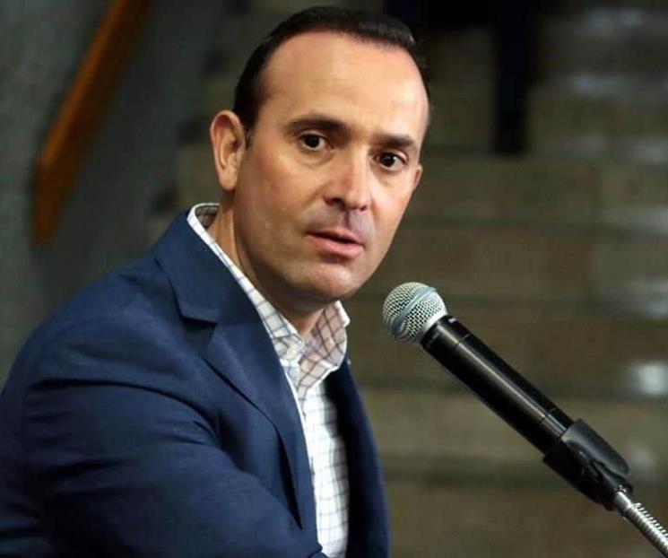 Aclara Congreso: no puede ser funcionario en activo