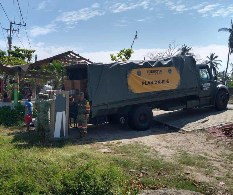 Por falta de enseres, damnificados bloquean vialidades en Acapulco