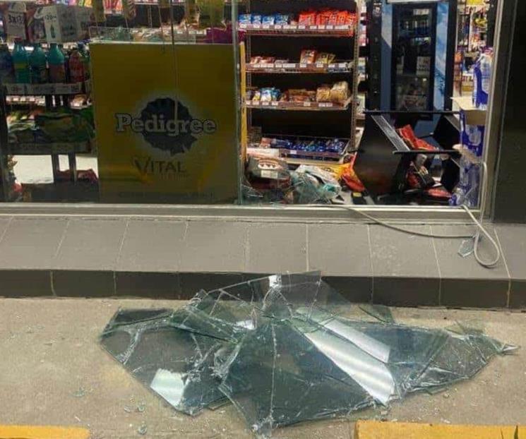Sujetos asaltan tienda con un hacha en Linares