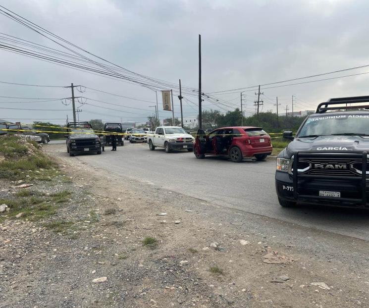 Ataque deja a dos policías de García heridos