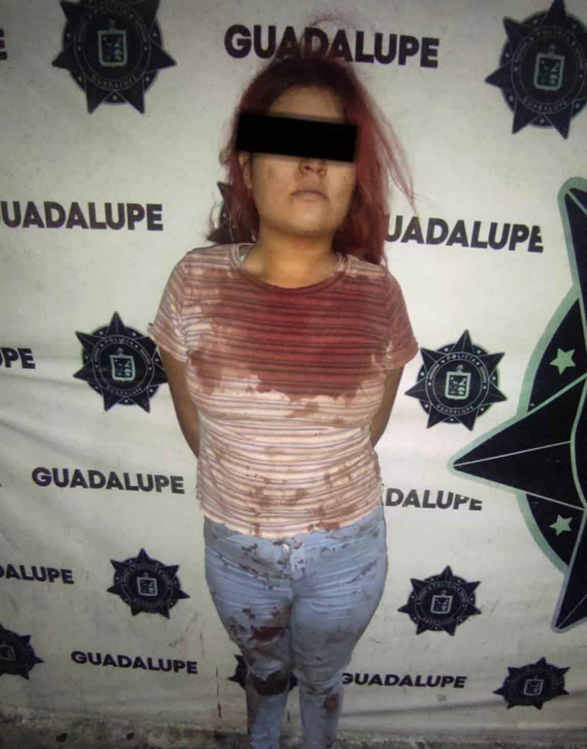 Tras lesionar de un balazo en la cabeza a su ex pareja, una mujer fue detenida por elementos de la Policía de Guadalupe, la noche del sábado en la Colonia Unidad Piloto, en Guadalupe.