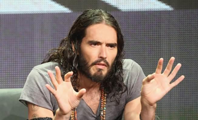 Interrogan a Russell Brand por supuesto abuso sexual