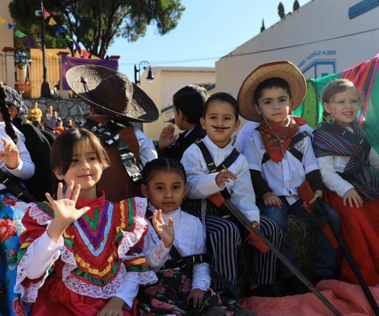 Tienen emotivo desfile revolucionario en Santiago