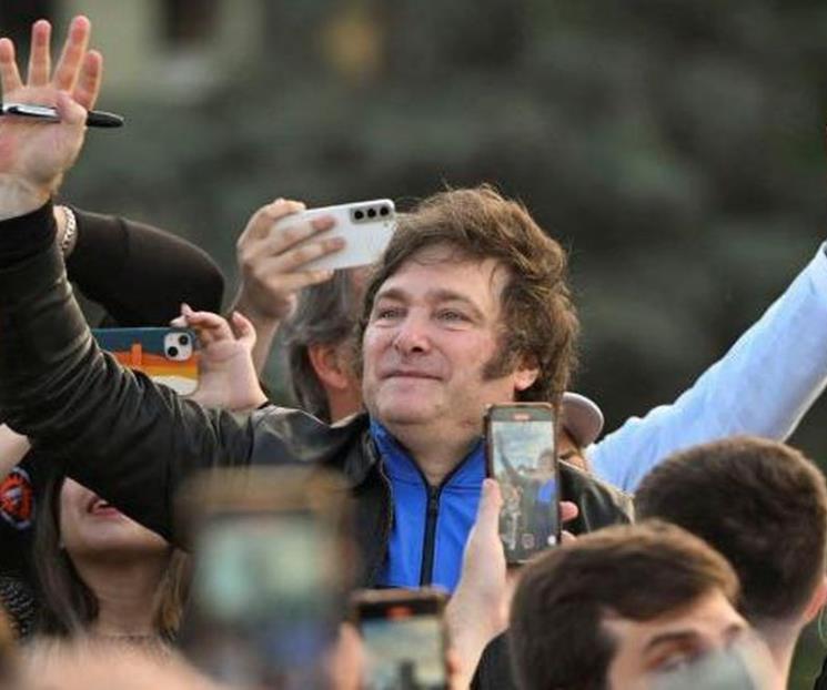 Joven gana 100 mil pesos; cree que con Milei ganará 100 mil dólares Joven gana 100 mil pesos; cree que con Milei ganará 100 mil dólares