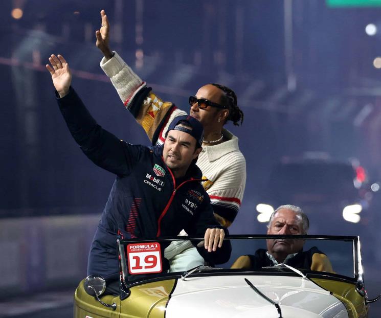 Buscó Hamilton quitarle a Checo asiento de Red Bull