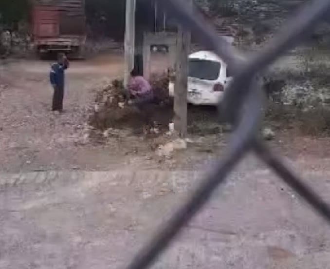Hombres armados atacaron a balazos a un joven que viajaba en su automóvil acompañado de su esposa, en calles de la cabecera municipal del municipio de Iturbide.