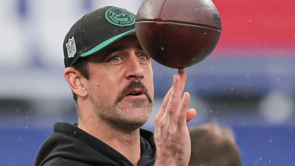 Aaron Rodgers planea volver a entrenar en dos semanas