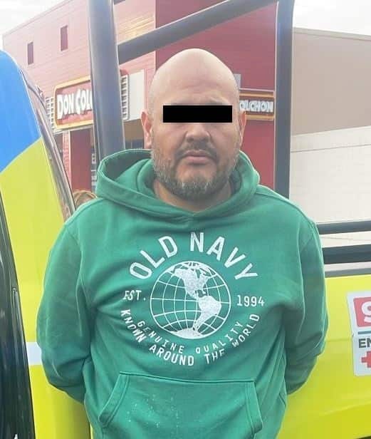 Tras ser detectado en una camioneta robada hace más de una semana, un hombre fue arrestado por oficiales de la Policía de Monterrey, luego de que fuera detectado a través de las cámaras de monitoreo del C4i4, ayer al poniente de Monterrey.