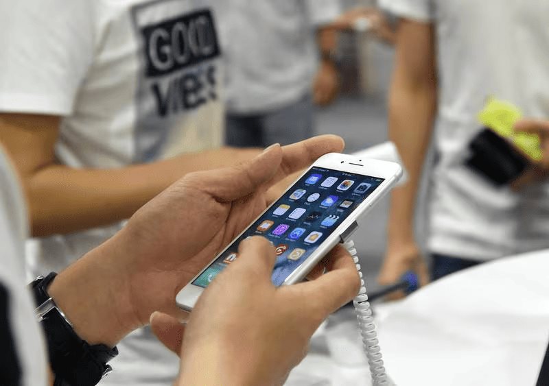 Este pequeño dispositivo puede bloquear un iPhone incluso con iOS 17