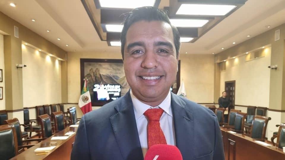 Inician arreglos de campo de beisbol en SC