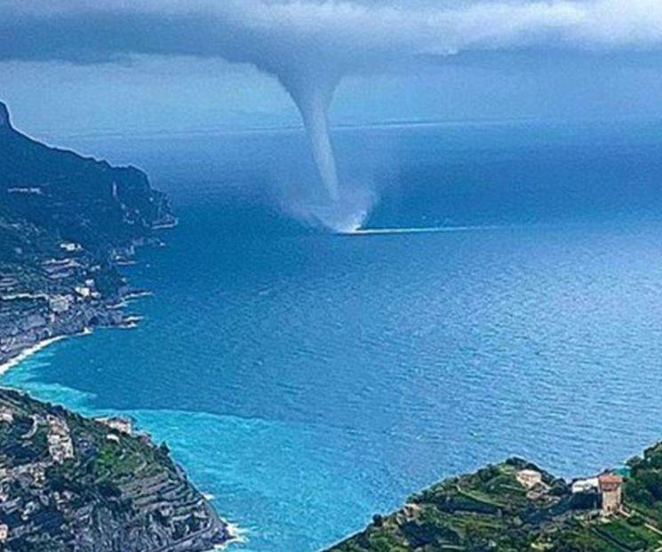 Enorme tromba marina sorprende a habitantes en la costa italiana