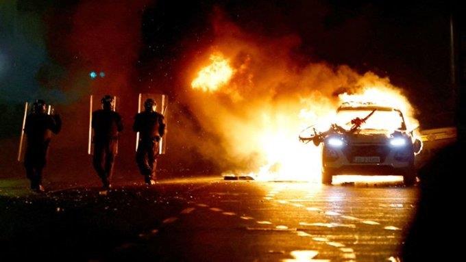 Ataques en Dublín provocan disturbios