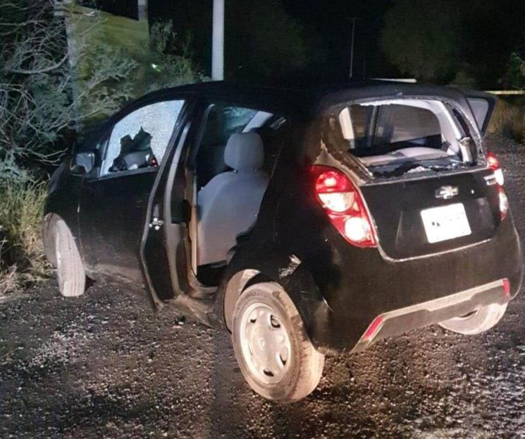 Aseguran auto con droga y arma de fuego en Salinas Victoria