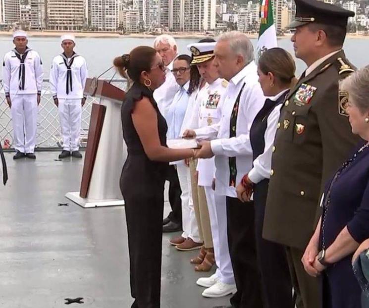 Realizan homenaje póstumo a marinos y civiles fallecidos por Otis