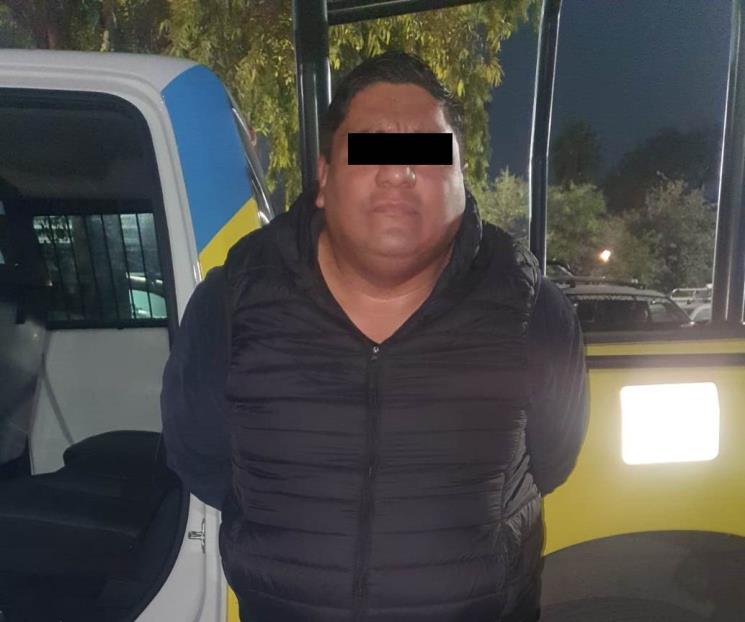 Arrolla a tránsito, huye y lo atrapan