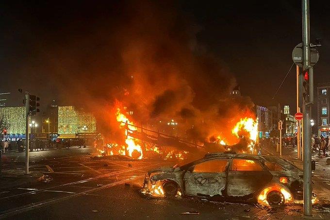 Detiene policía a 34 por disturbios en Dublín