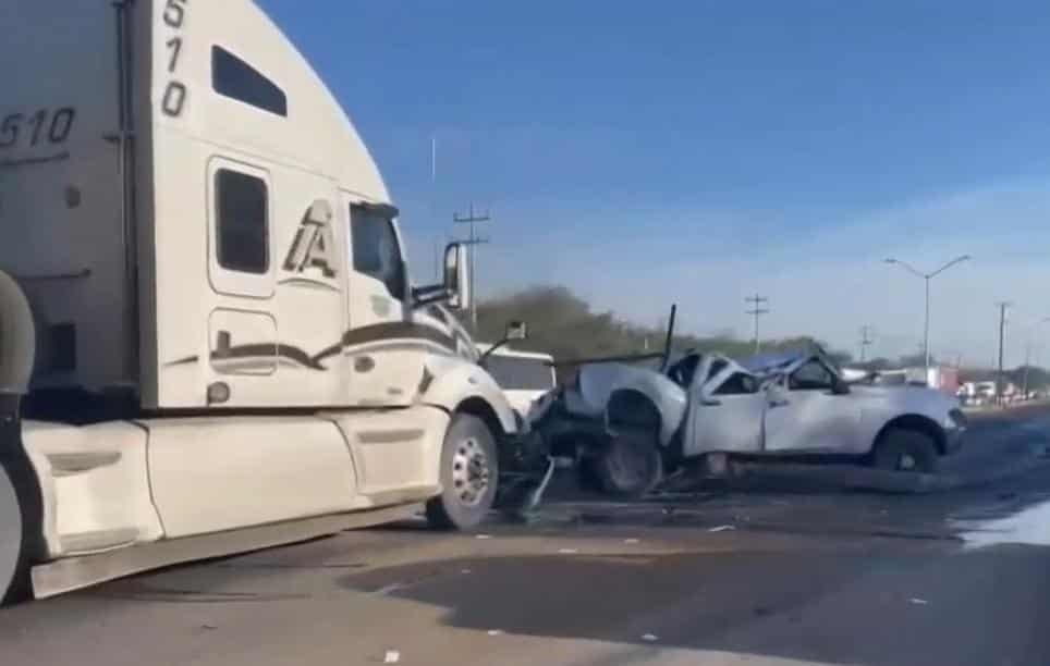 Al menos un lesionado dejó ayer un choque y volcadura en la Carretera a Laredo a la altura del Campo Militar, al norte de la zona metropolitana de Monterrey.