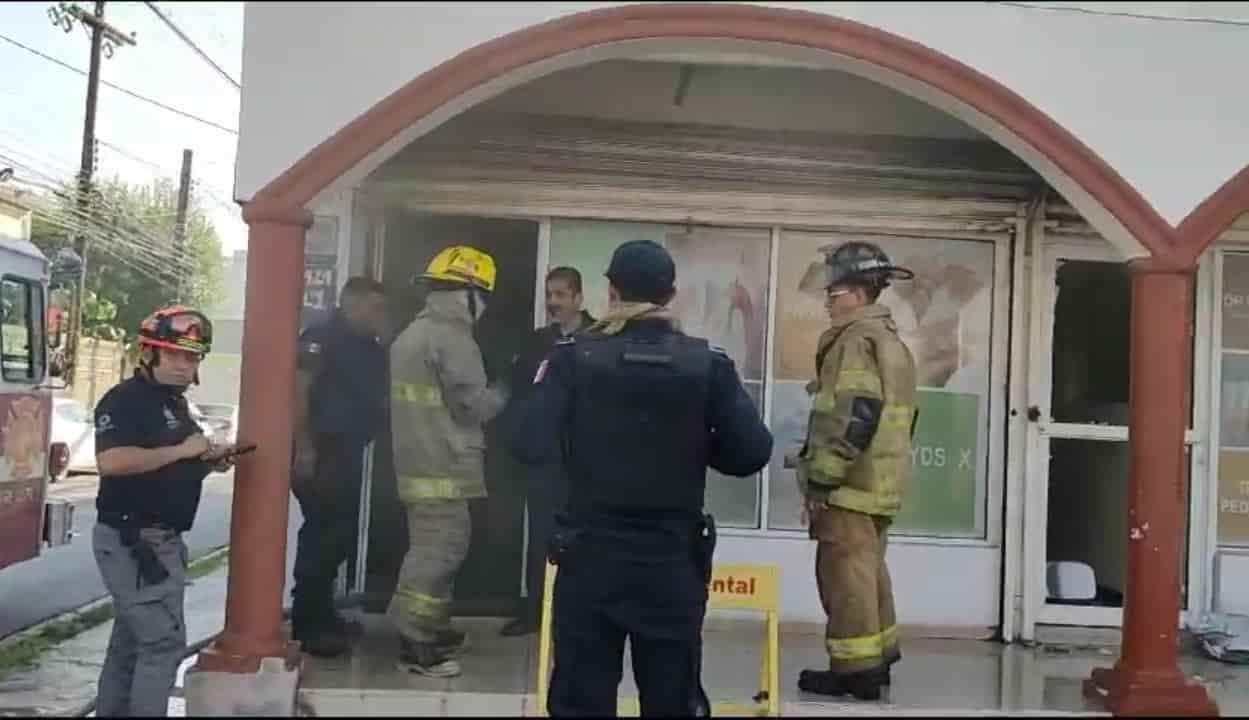 El incendio de dos consultorios en el centro de Guadalupe, movilizó ayer a elementos de Bomberos y Protección Civil estatal y municipal, sin que se reportaran lesionados.
