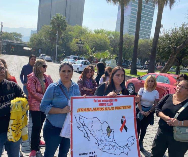Van maestros de NL a protestar ante AMLO por falta de pagos