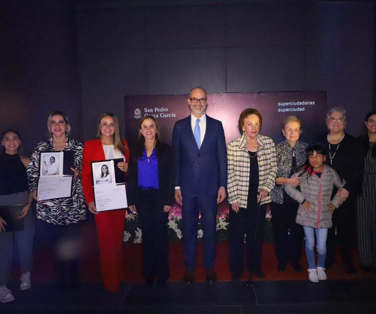 Reconoce Miguel Treviño a ocho mujeres líderes de San Pedro