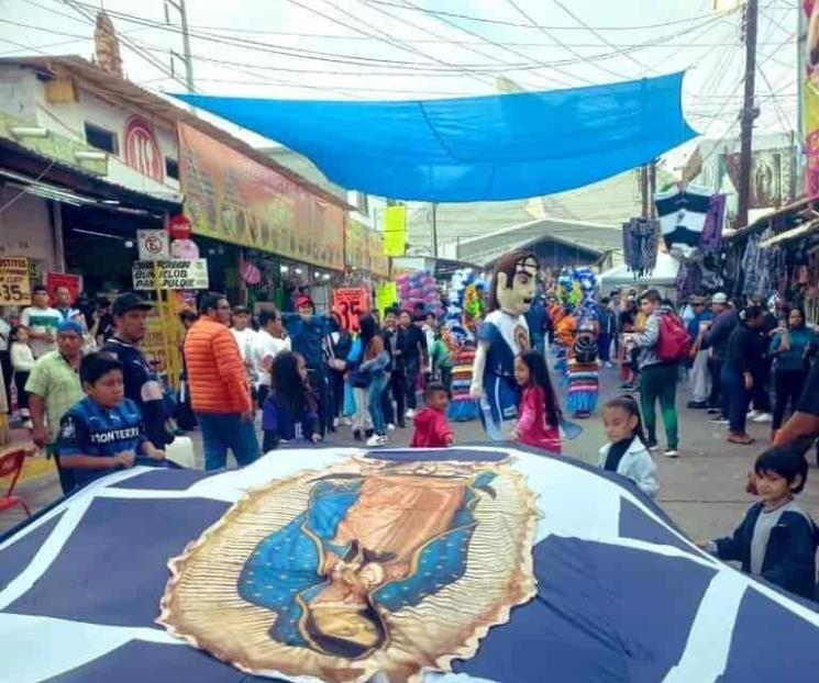 Se juntan fans de Rayados en la Macroplaza