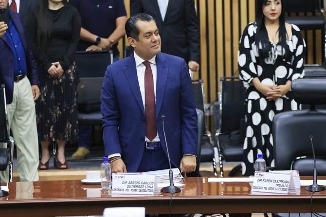 Rinde Gutiérrez Luna protesta ante el INE Rinde Gutiérrez Luna protesta ante el INE