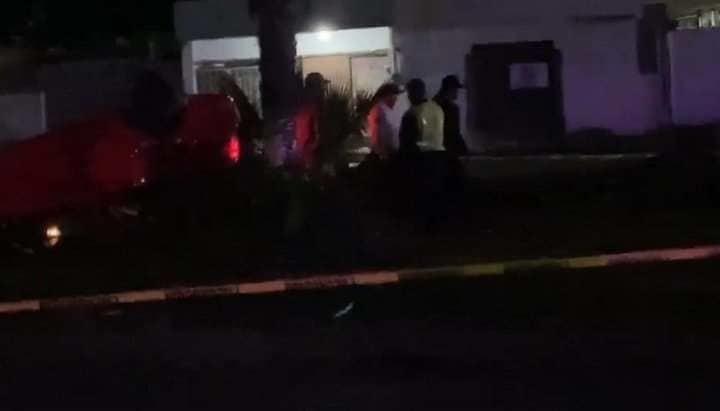 Muere mujer e hija tras volcadura al huir de asaltantes