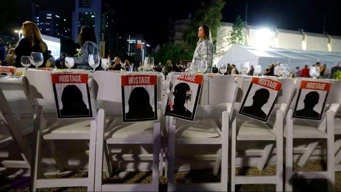 Libera Hamás a otros 17 rehenes tras negociar con Israel