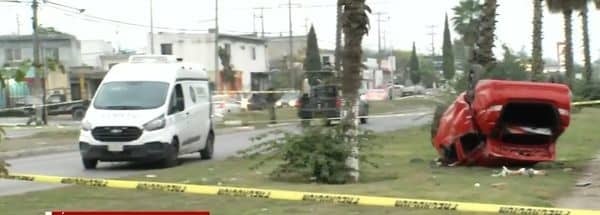 Una mujer y su hija de un año fallecieron luego volcarse el auto en que viajaban tras ser chocado por otro vehículo que previamente atropelló a un grupo de personas asistentes a una boda tras una presunta riña, en el municipio de Benito Juárez