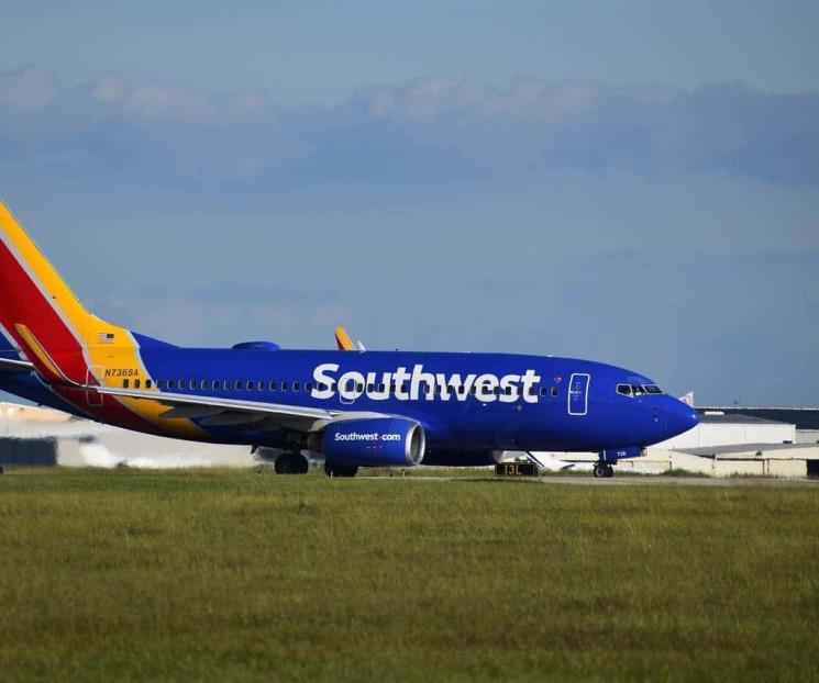 Pasajero desata pánico en avión que estaba por despegar