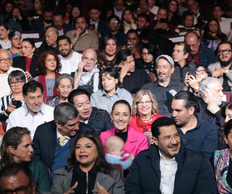 Militantes arropan a Sheinbaum en presentación de su documental
