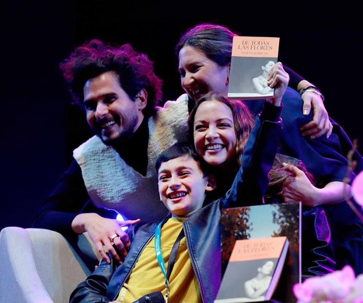 Se luce Lafourcade ahora como escritora Se luce Lafourcade ahora como escritora