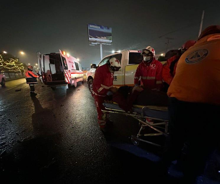 Se estrella y termina prensada en la Carretera a Saltillo