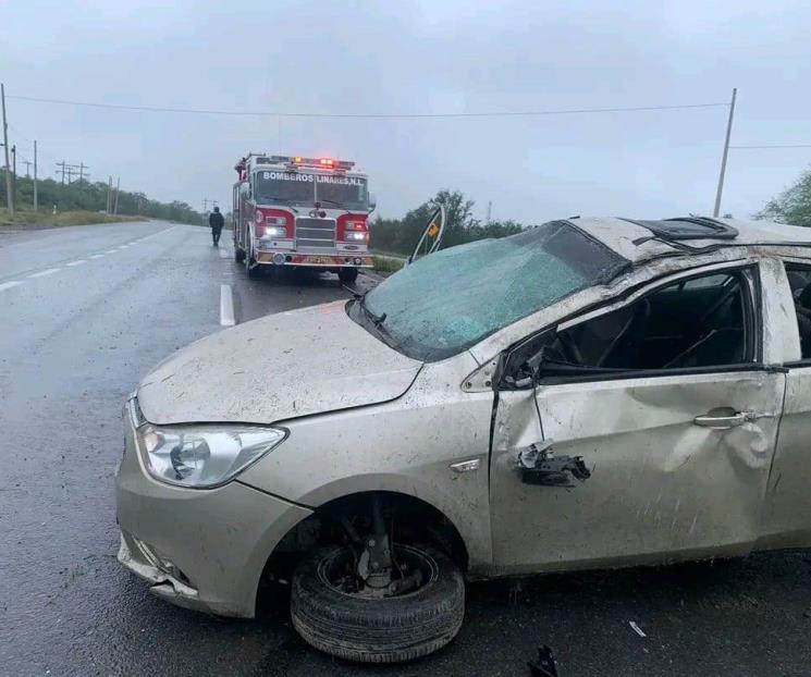 Deja volcadura dos lesionados Deja volcadura dos lesionados