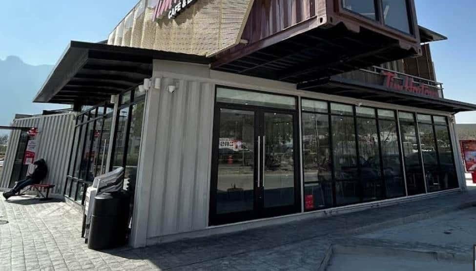Roban cristaleros aparatos y dinero