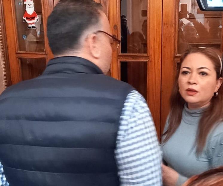 Pegan en puertas de Palacio acuerdo del Gobernador interino