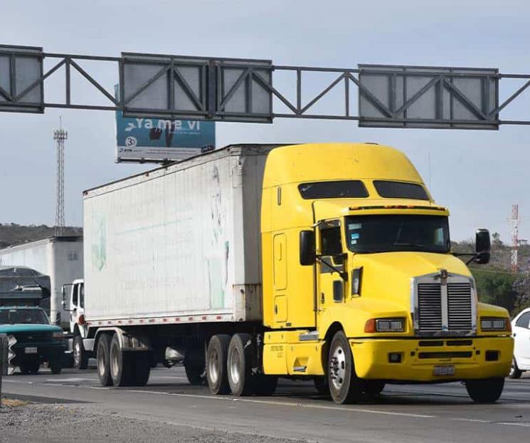 Denuncia grupo de industriales extorsiones al transporte de carga