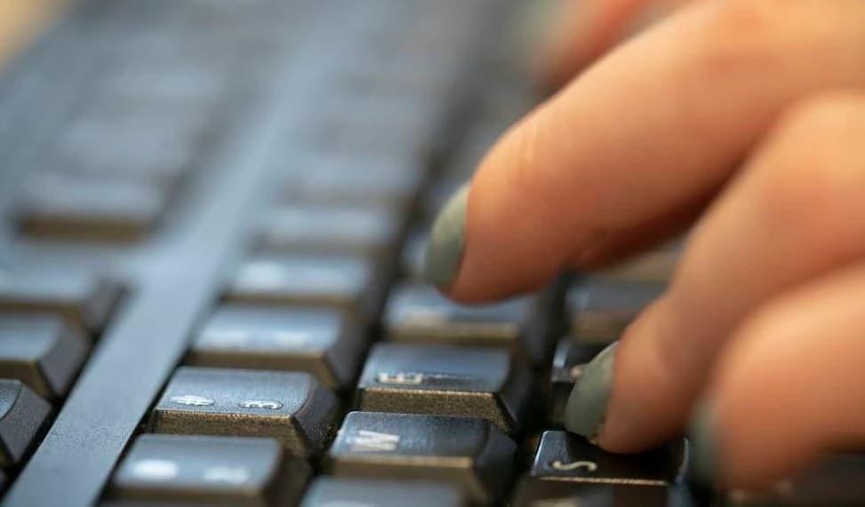 SE compromete a resolver trámites rezagados vía VÚ