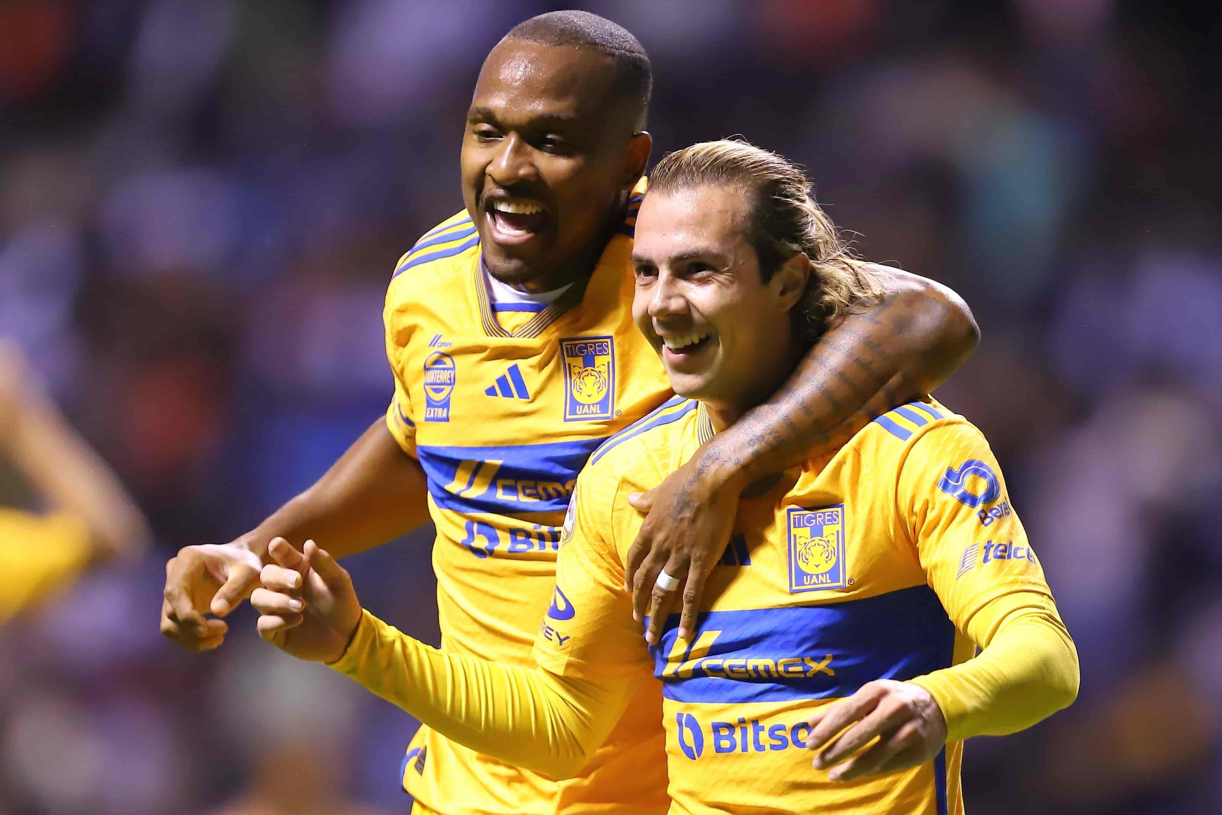 Sebastián Córdova hace el 1-0.