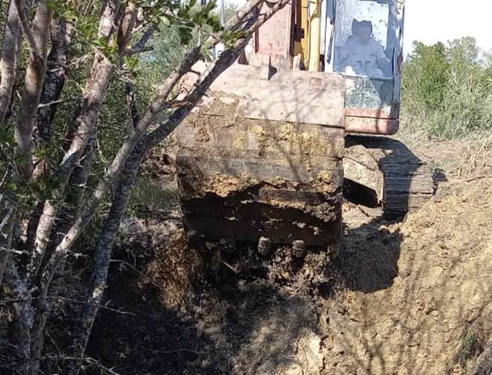 Elementos de la Secretaria de la Defensa Nacional, ubicaron una toma clandestina en uno de los ductos de Pemex, en el municipio de Cadereyta Jiménez, Nuevo León.