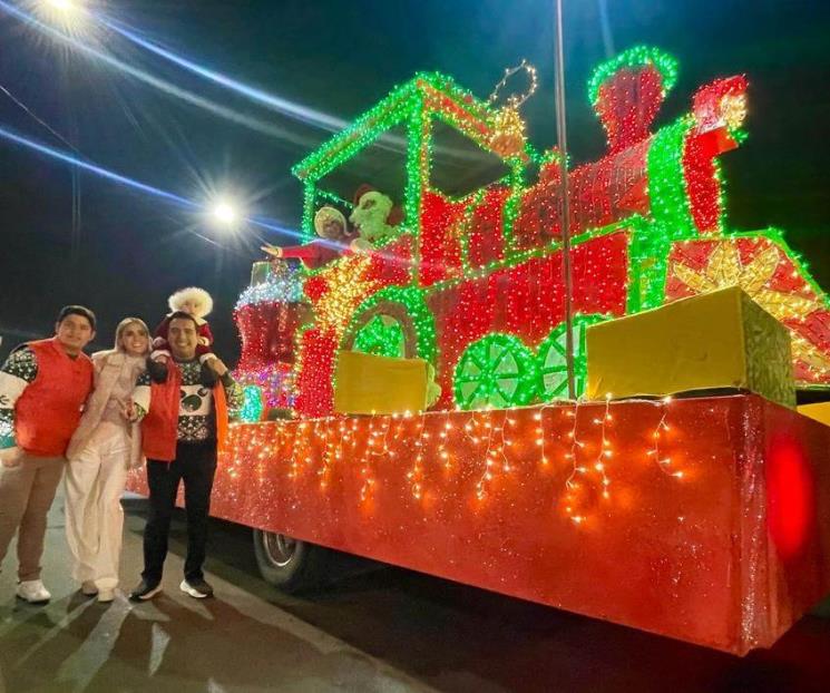 Encabeza Nava Desfile Navideño en Santa Catarina