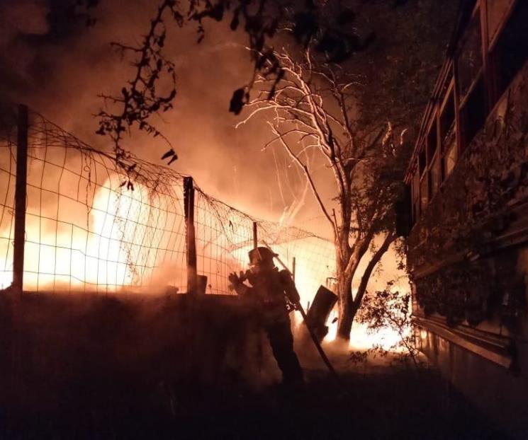 Se incendia recicladora en Escobedo