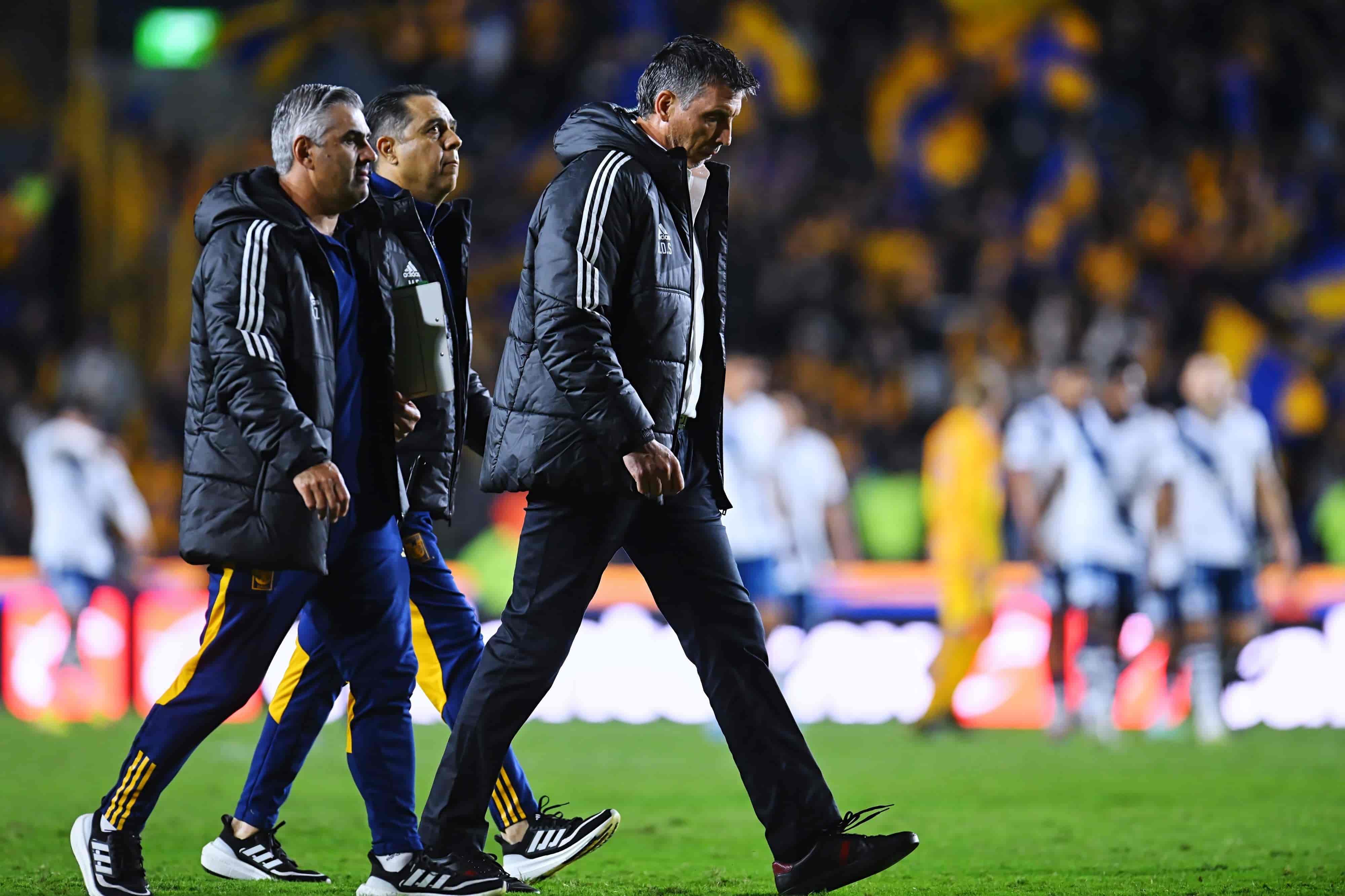 Robert Dante Siboldi y su cuerpo técnico.