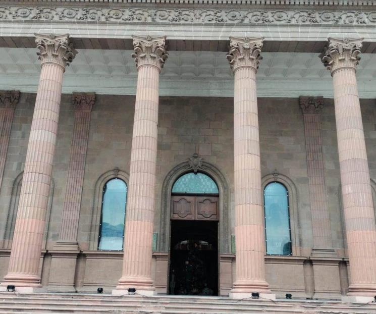 Reabren puertas del Palacio de Gobierno y retiran vallas